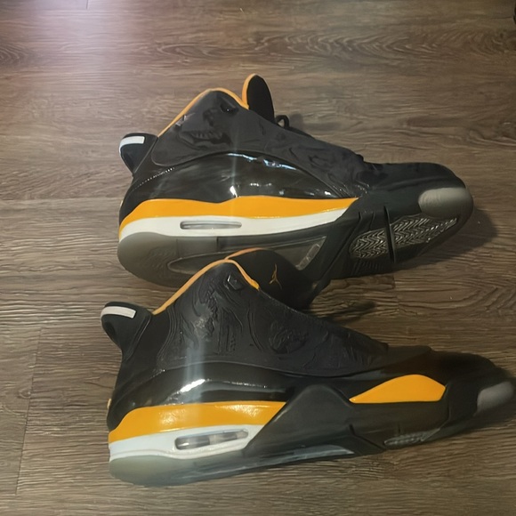 I have a great looking pair of dub zero Jordans size 12 black and yellow - Picture 3 of 5